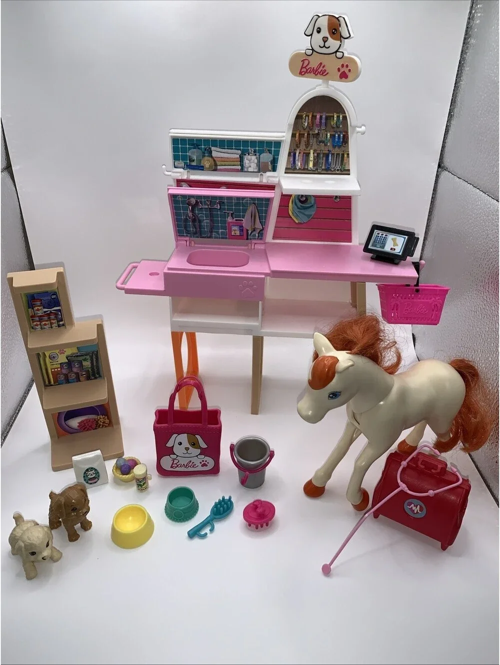 Barbie Pet Boutique Playset 2 Pieces Plus Pet Accessories Dogs Horse Medical Bag